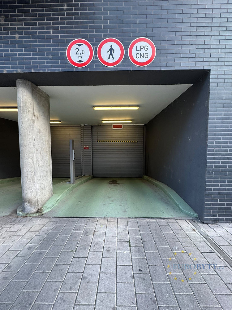 Pronájem garáže v BD Sedmikráska, Harfa – fotografie 5