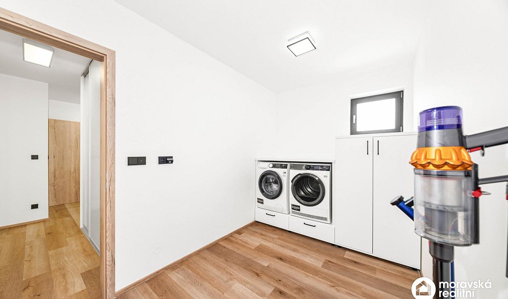 Prodej domu 199 m² s pozemkem 700 m², Hajany – náhled fotky 15
