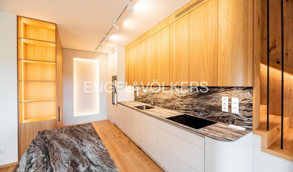 Pronájem domu 141 m² s pozemkem 301 m², Praha – náhled fotky 2