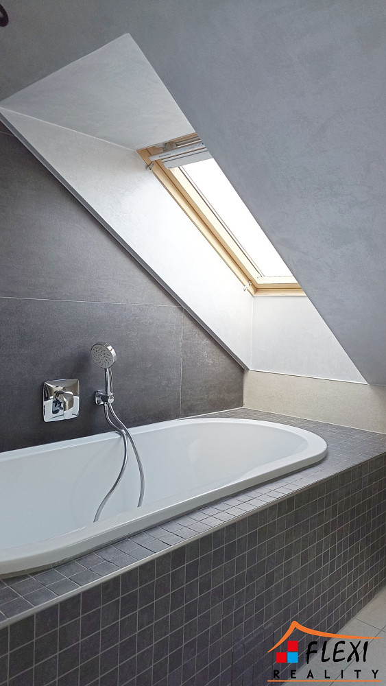 Pronájem bytu 2+kk 65 m² – fotografie 2