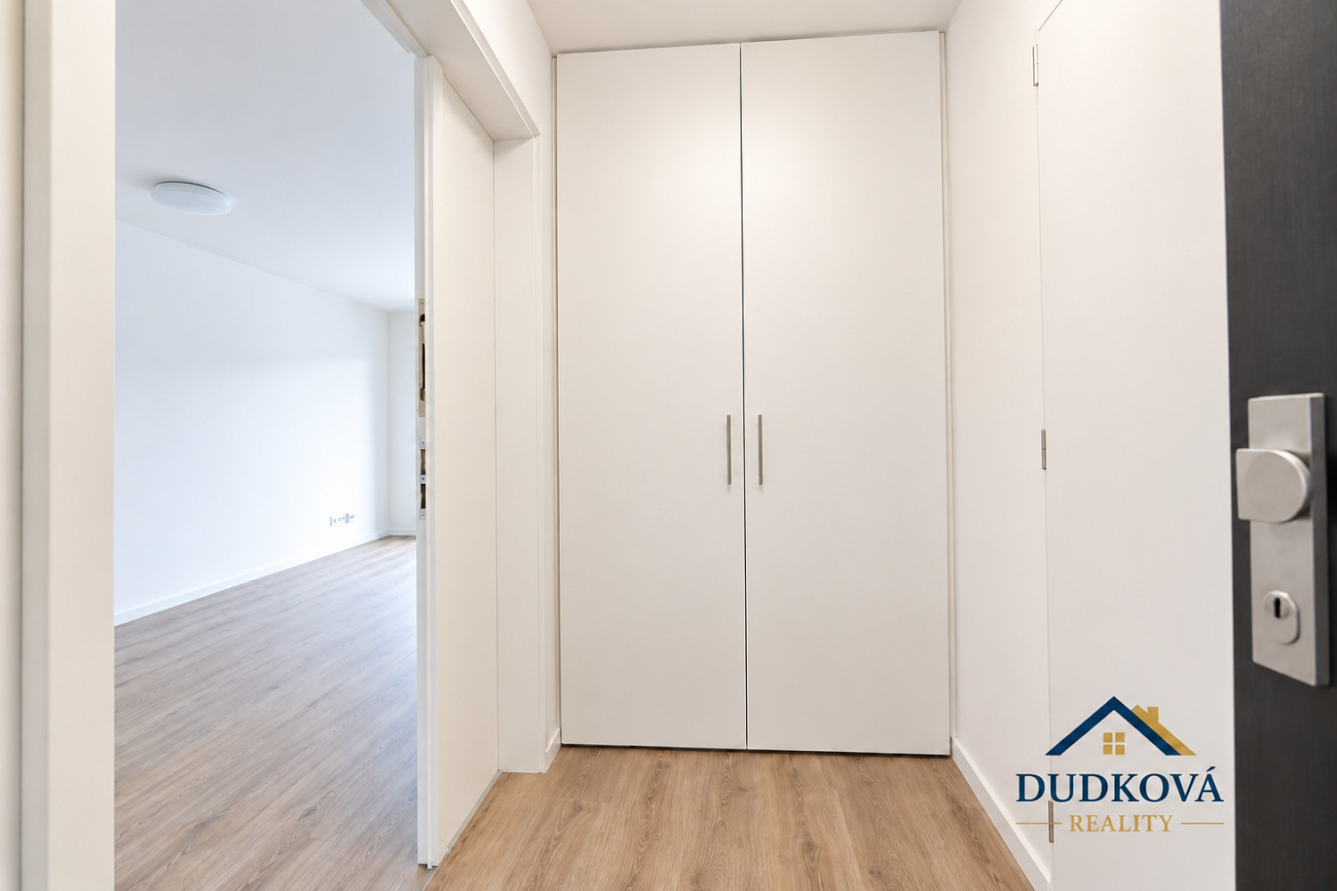 Pronájem bytu 2+kk 56 m² – fotografie 4