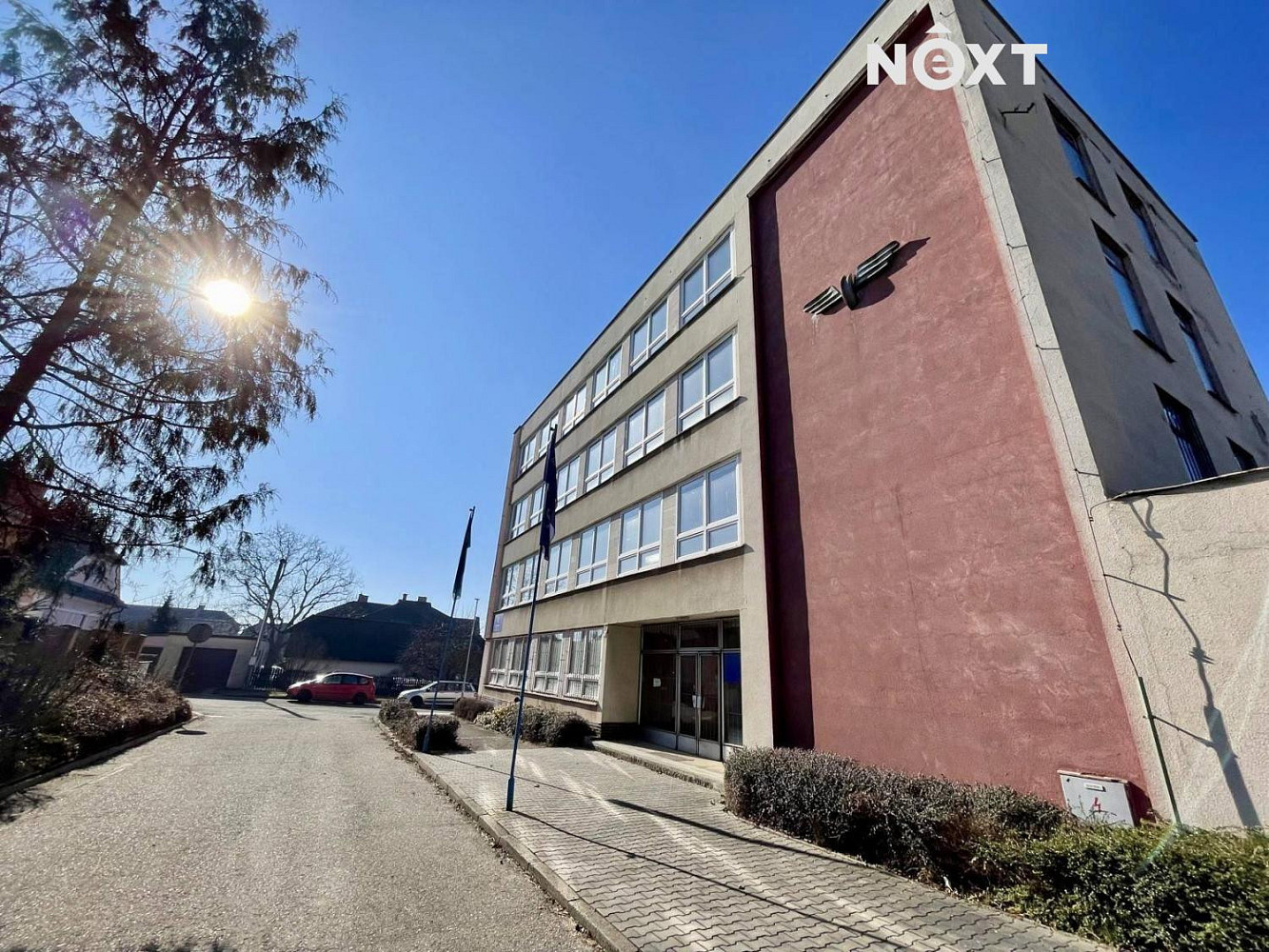 Pronájem kanceláře 700 m² — photo 2