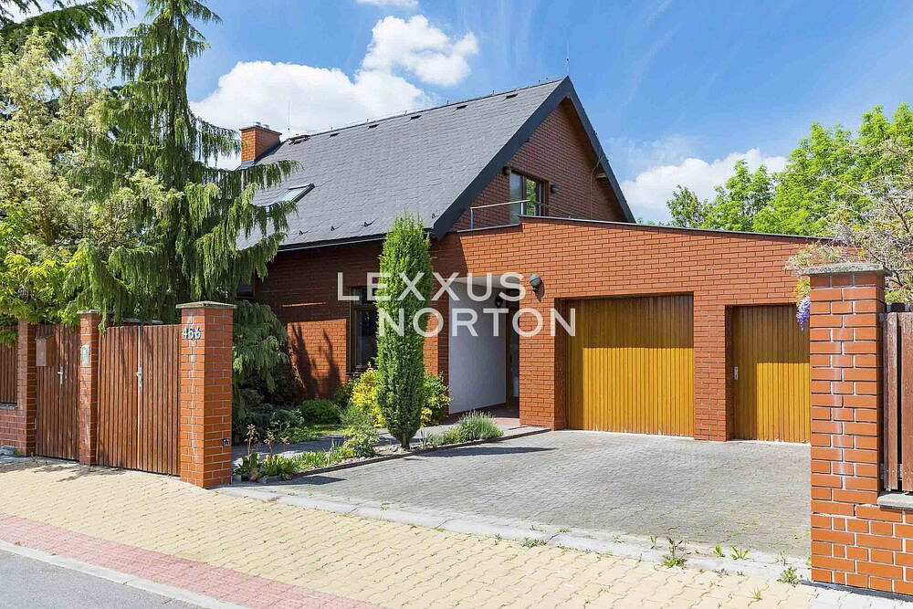 Prodej domu 256 m² s pozemkem 1 194 m² – fotografie 2