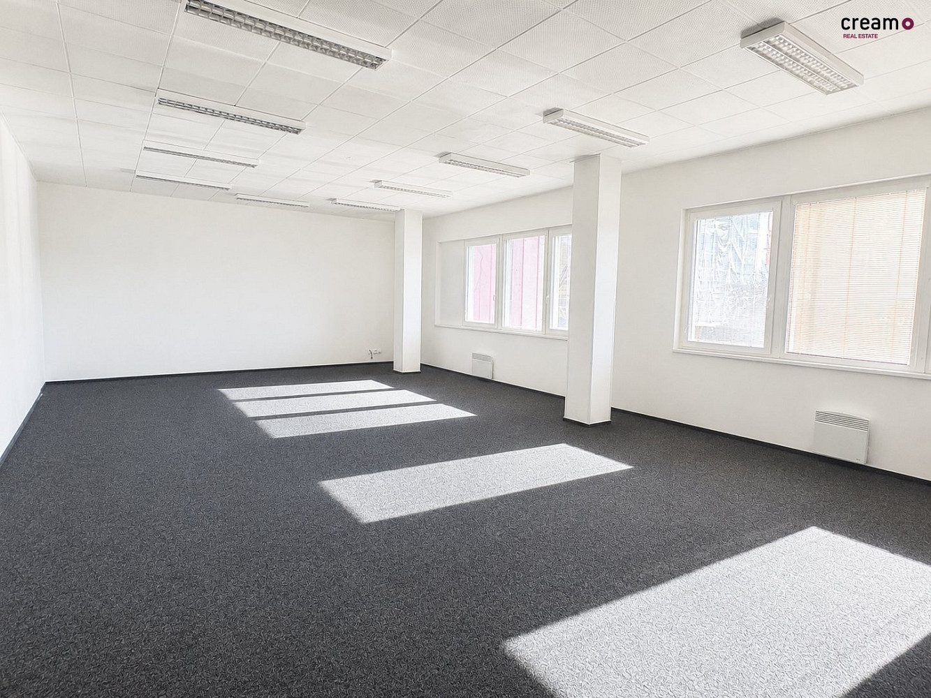 Pronájem kanceláře 73 m² – fotografie 2