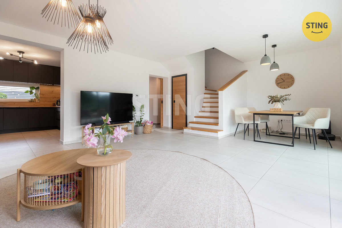 Pronájem domu 134 m² s pozemkem 684 m² — photo 3