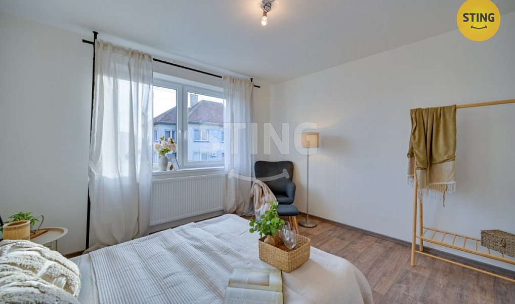 Prodej domu 270 m² s pozemkem 615 m², Strachotín – náhled fotky 11