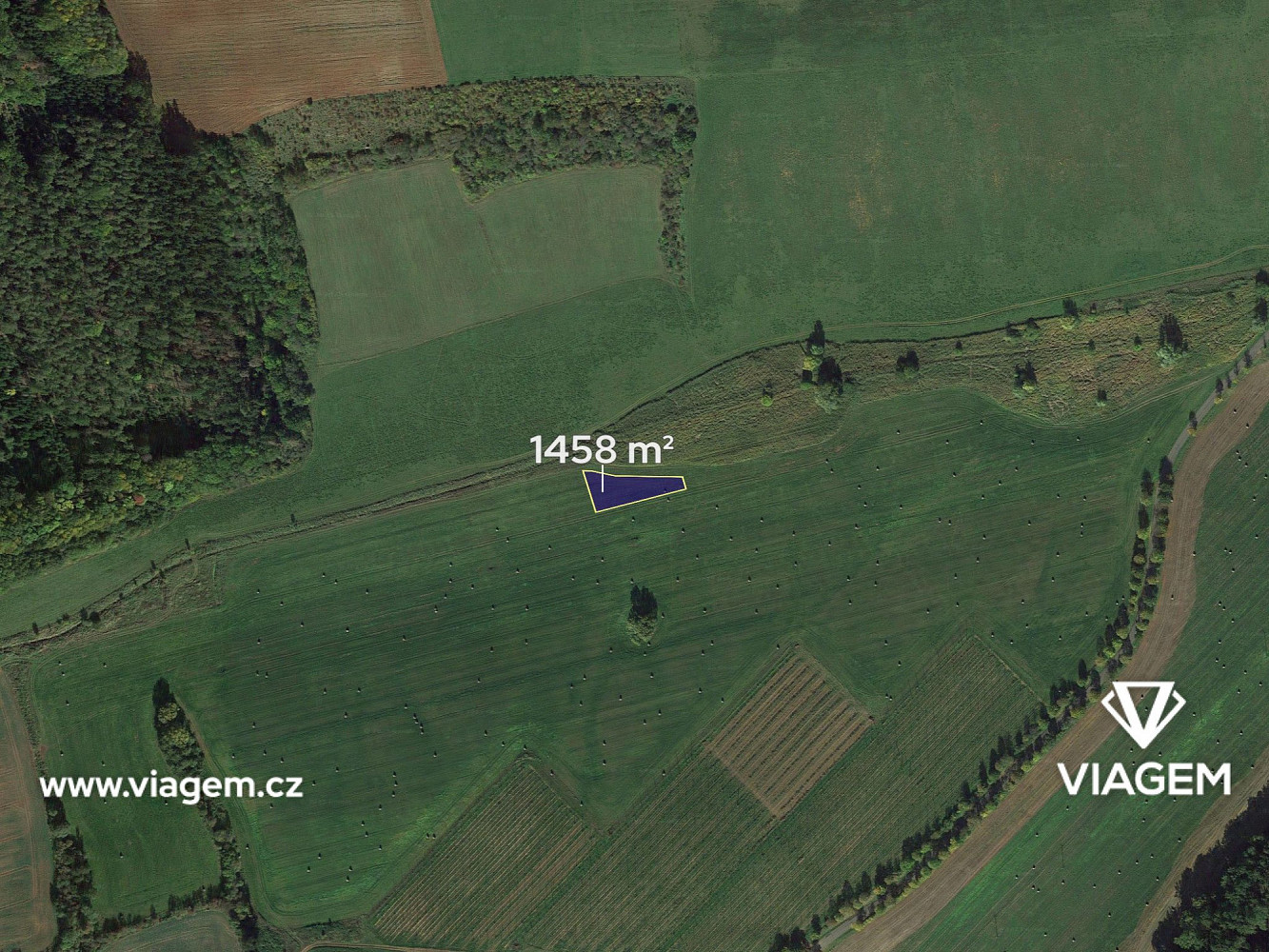 Pole 1 458 m² – pohled 2