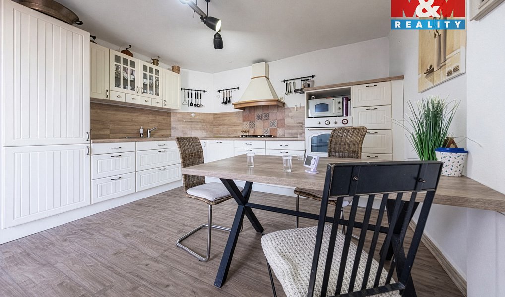 Prodej domu 300 m² s pozemkem 3 109 m², Pluhův Žďár – náhled fotky 2