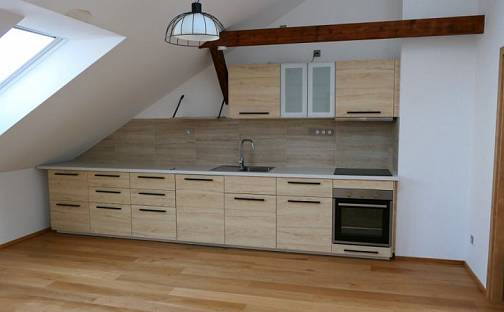 Pronájem bytu 3+kk 54 m², Husovo náměstí, Náchod