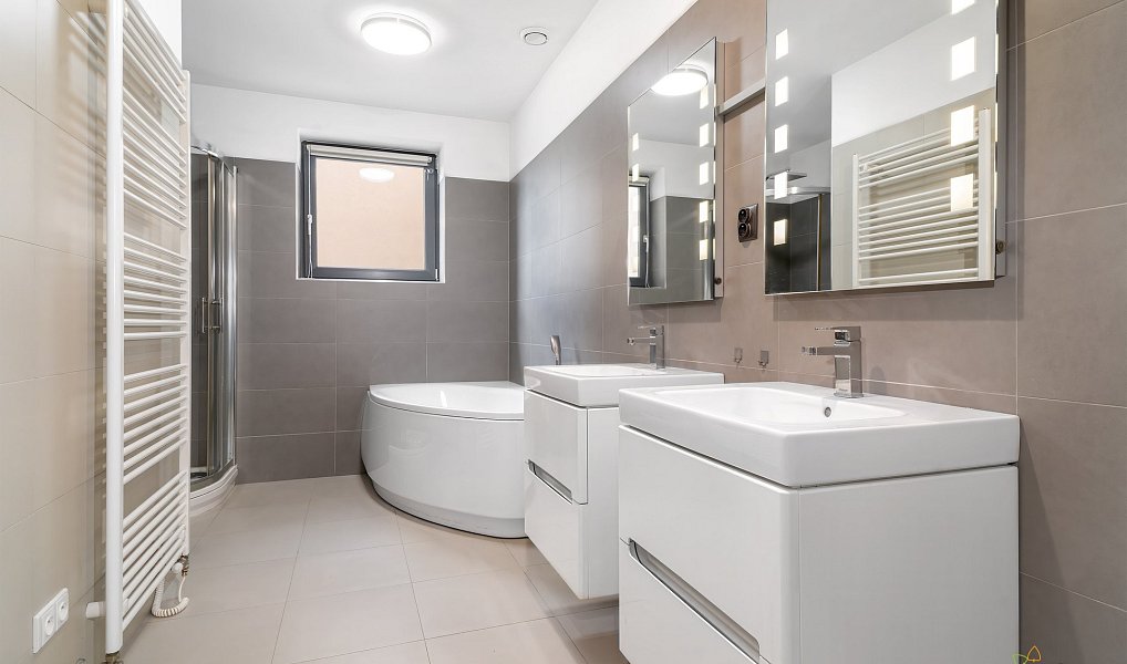 Prodej domu 193 m² s pozemkem 1 396 m², Rohovládova Bělá – náhled fotky 12