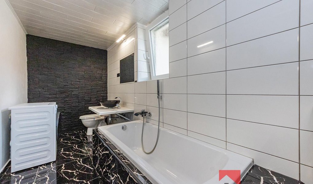 Prodej domu 322 m² s pozemkem 498 m², Nová Ves – náhled fotky 16