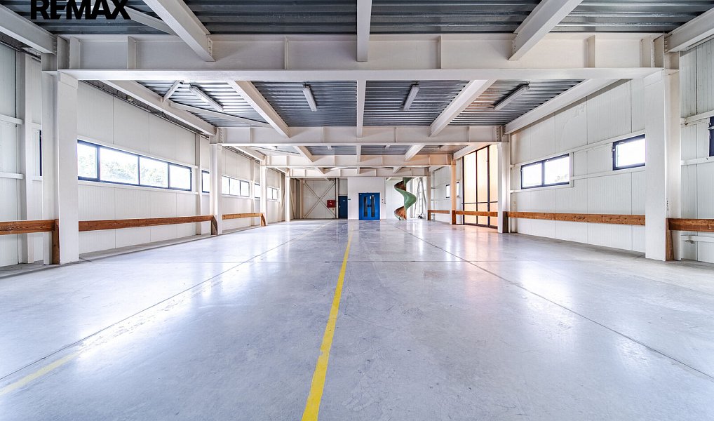 Prodej výrobních prostor 4 050 m², Pouzdřany – náhled fotky 2