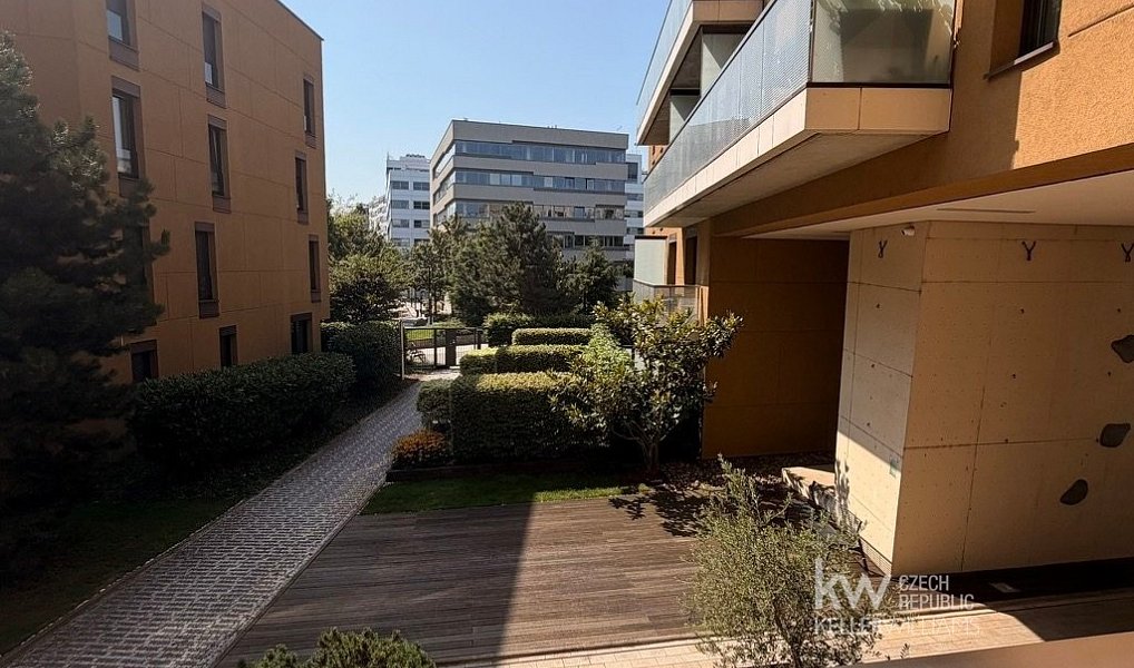 Pronájem bytu 2+kk 82 m², Praha – náhled fotky 12