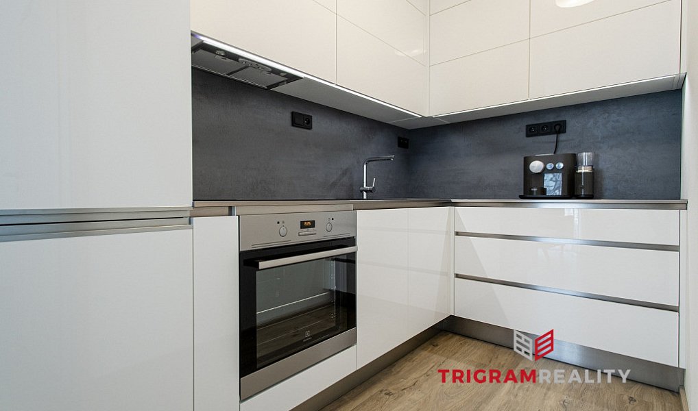 Pronájem bytu 2+kk 46 m², Hradec Králové – náhled fotky 2