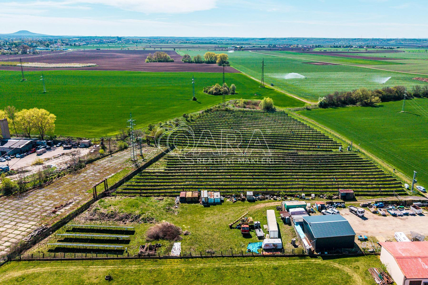 Prodej komerčního pozemku 1 000 m²