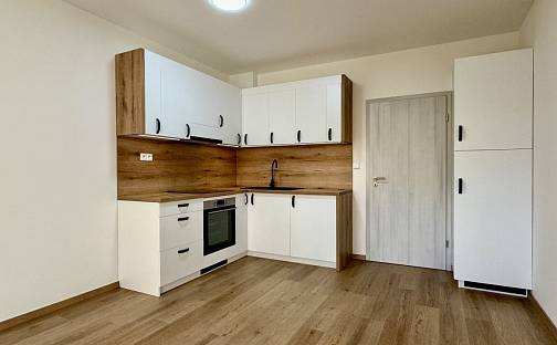 Pronájem bytu 1+kk 28 m², Nad Stráněmi, Zlín
