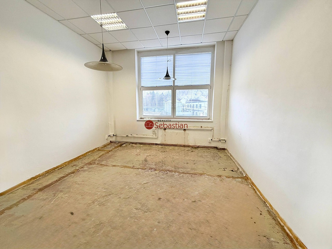 Pronájem kanceláře 69 m² — photo 3