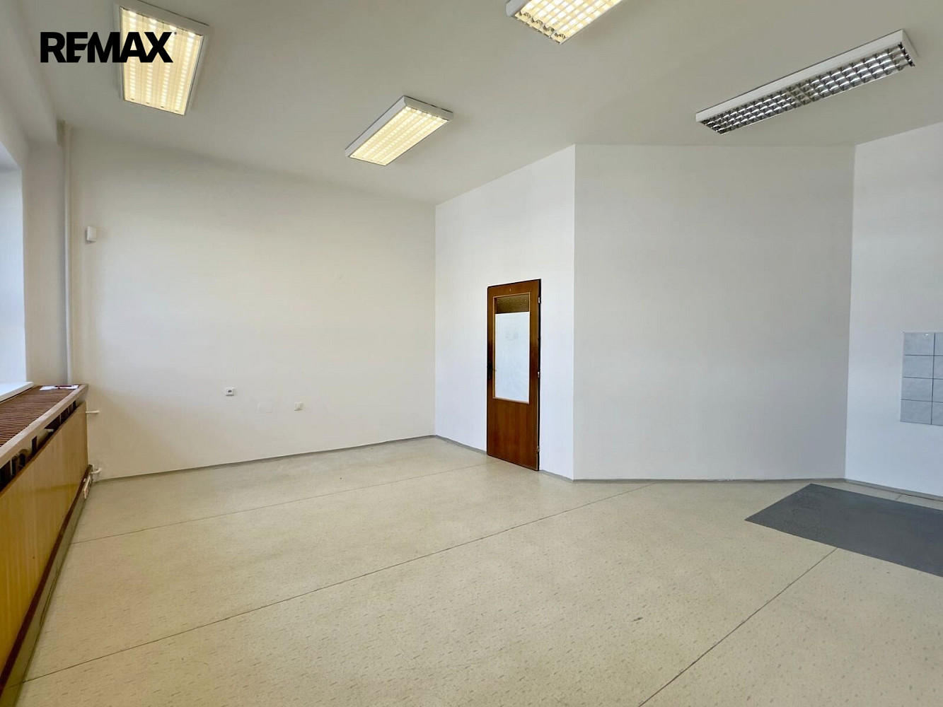 Pronájem kanceláře 30 m² – fotografie 4