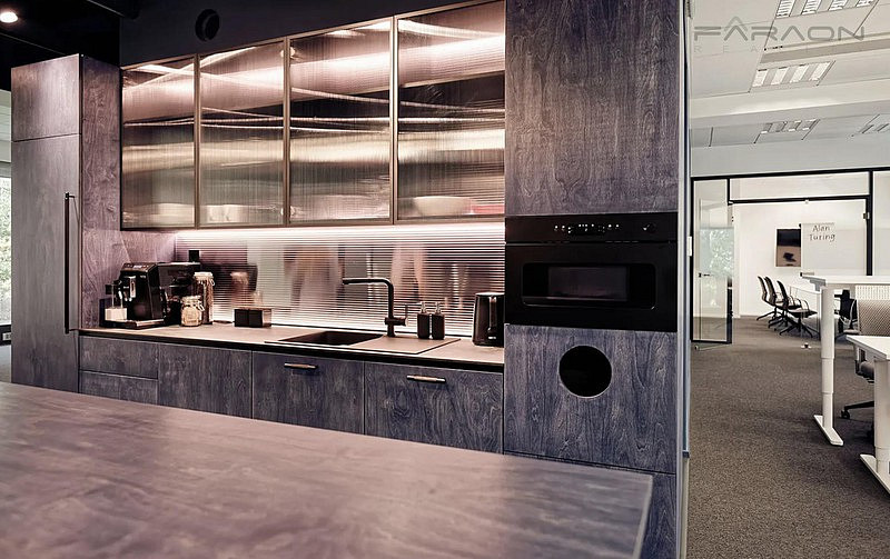 Pronájem kanceláře 342 m² – fotografie 3