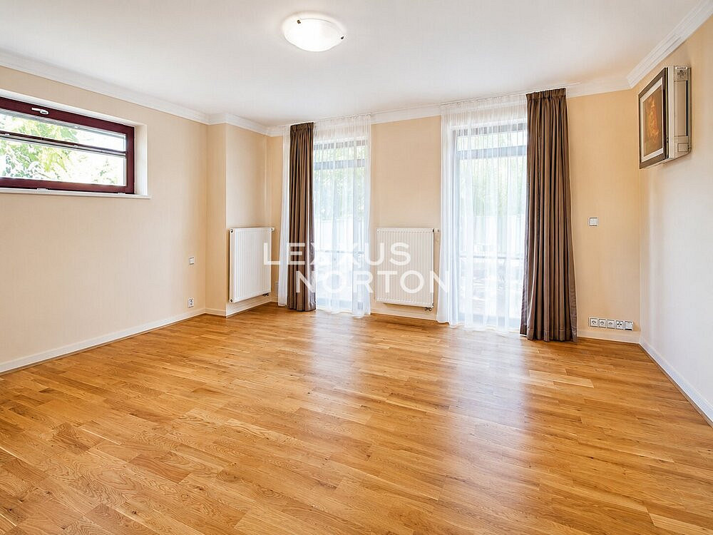 Pronájem domu 350 m² s pozemkem 800 m² — photo 3