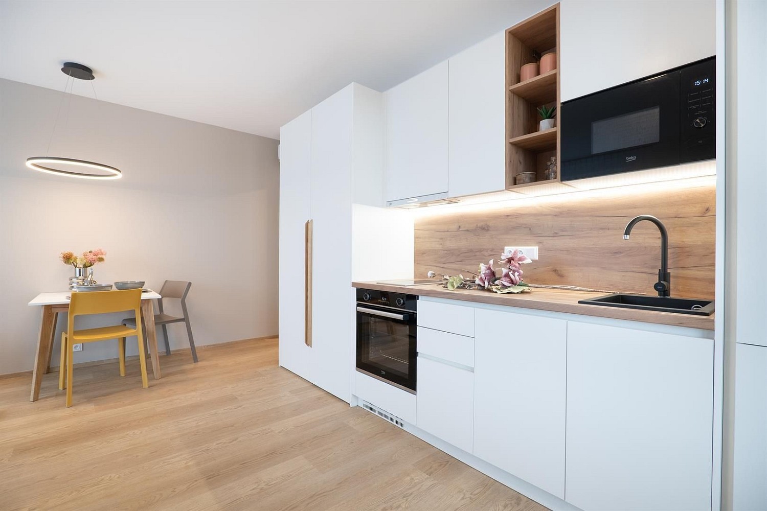 Pronájem bytu 1+kk 32 m² – fotografie 3