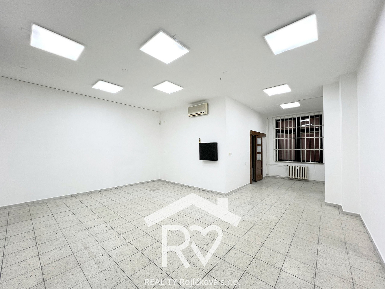 Pronájem obchodních prostor 57 m²