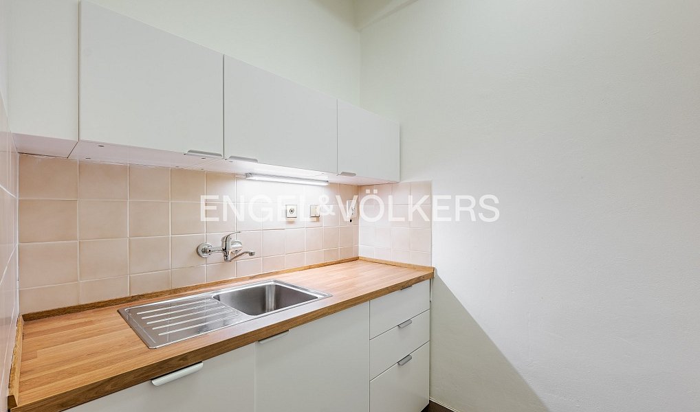 Pronájem kanceláře 154 m², Praha – náhled fotky 4