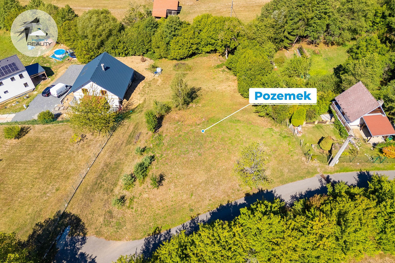 Prodej stavebního pozemku 2 069 m² – fotografie 2