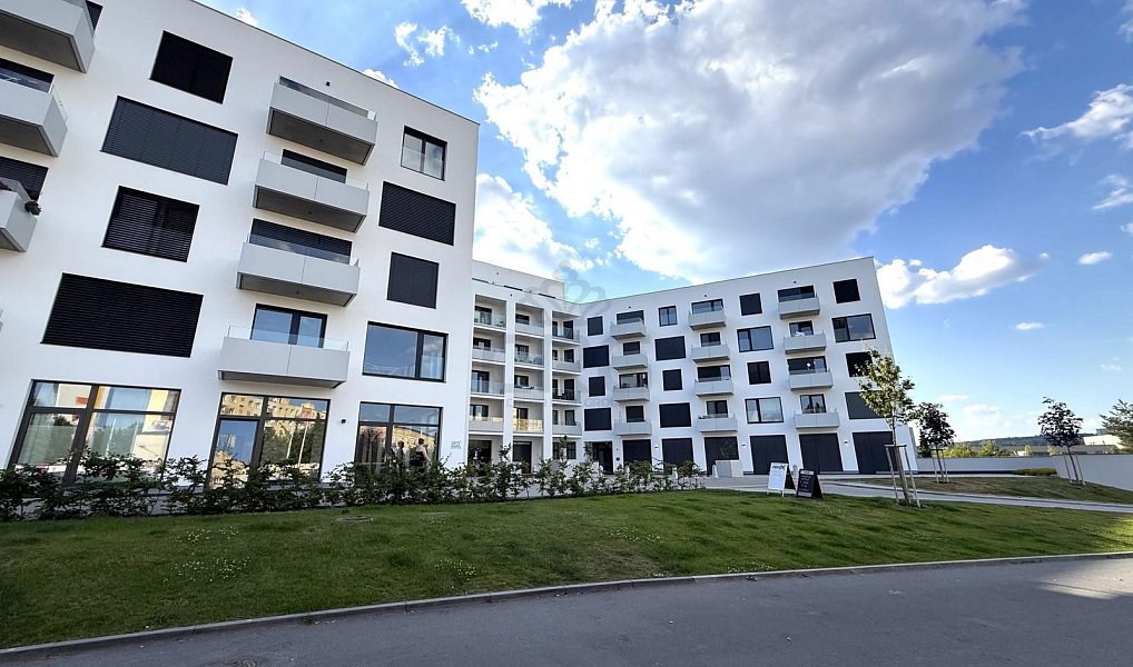 GARÁŽOVÉ STÁNÍ V ČERNÝCH POLÍCH ATRAKTIVNÍ INVESTICE S ODPOČTEM DPH, Brno – náhled fotky 3