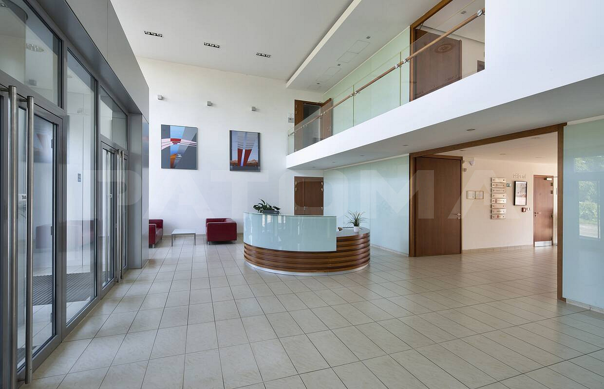 Pronájem kanceláře 184 m² – fotografie 2