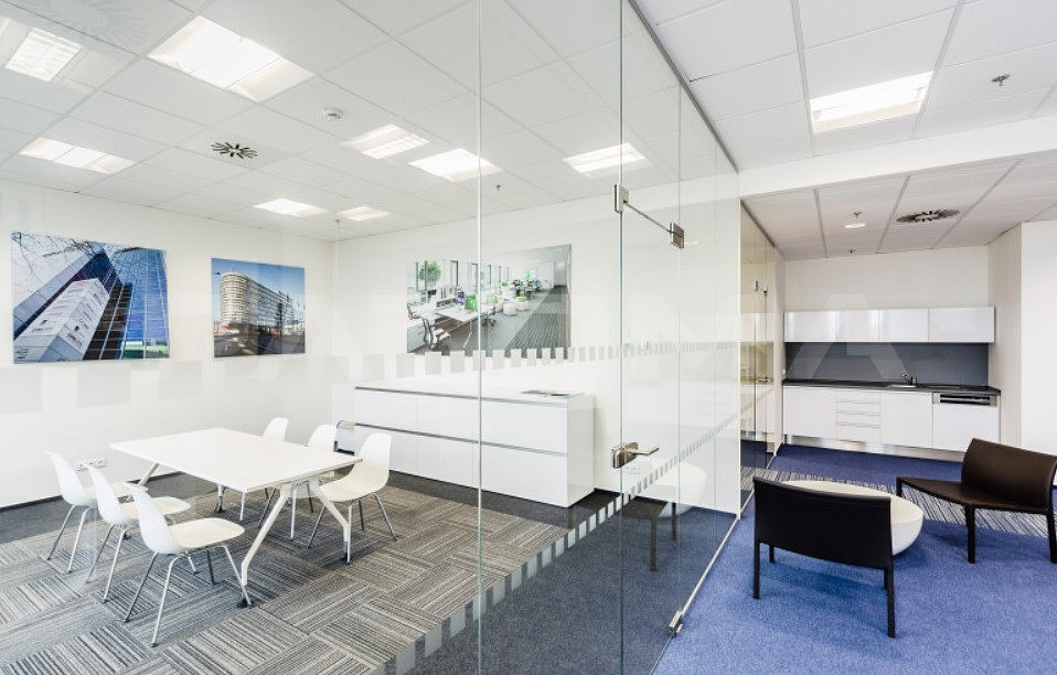 Pronájem kanceláře 902 m² – fotografie 2