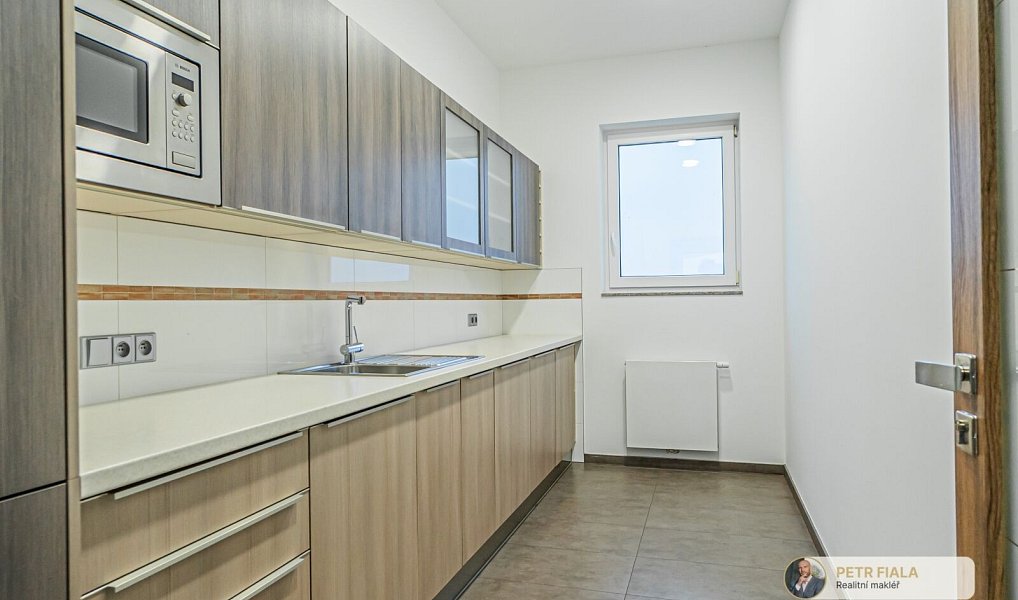 Pronájem kanceláře 128 m², Praha – náhled fotky 6