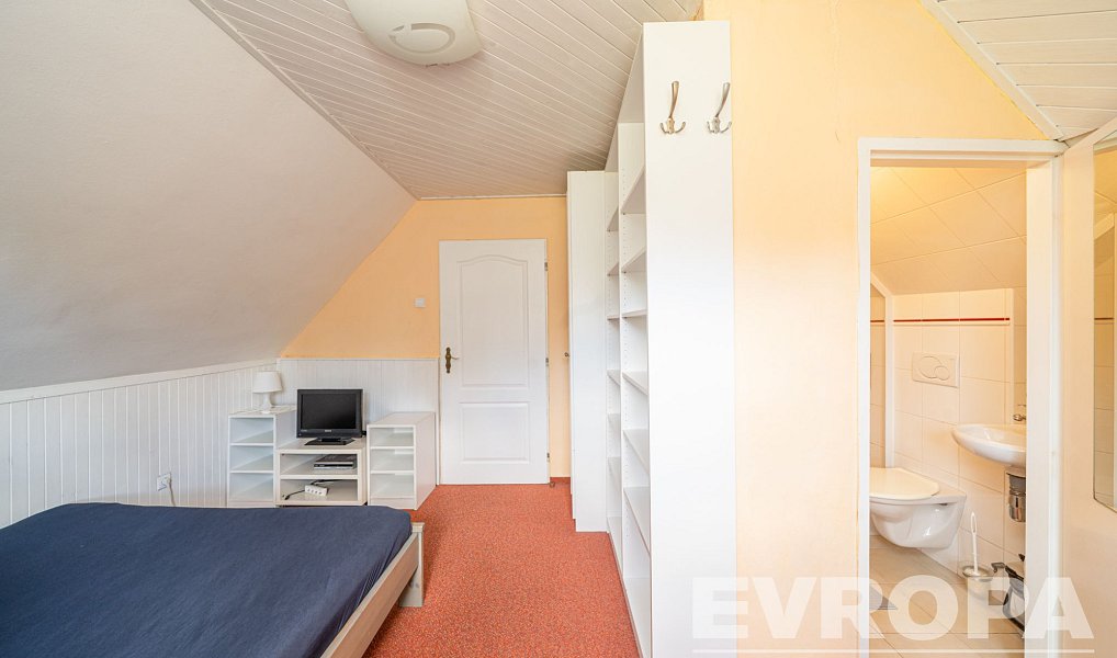 Prodej ubytovacího objektu 425 m², Benecko – náhled fotky 22