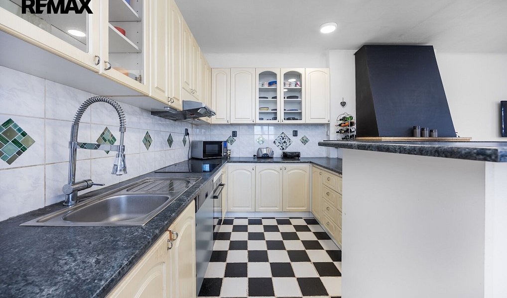 Prodej domu 246 m² s pozemkem 376 m², Praha – náhled fotky 3