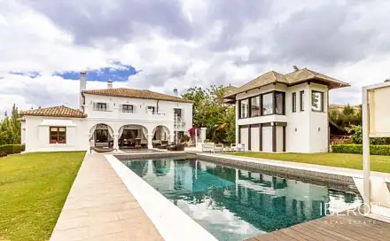 Prodej domu 643 m² s pozemkem 2 250 m², San Roque Club, Španělsko