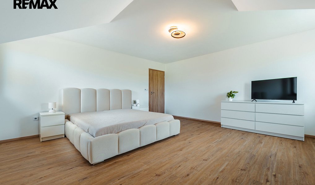 Prodej domu 350 m² s pozemkem 2 074 m², Staré Město – náhled fotky 12