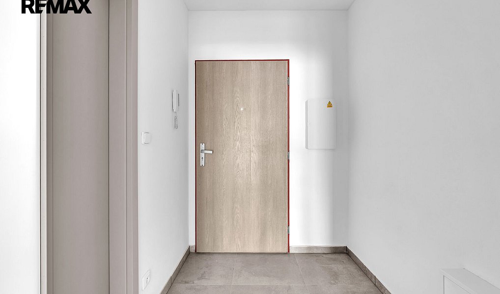 Pronájem bytu 1+kk 25 m², Milovice – náhled fotky 10