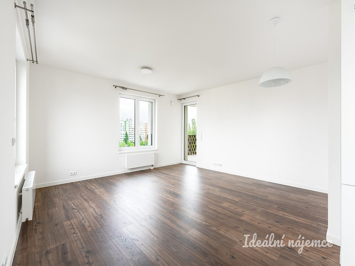 Pronájem bytu 2+kk 66 m² – fotografie 3