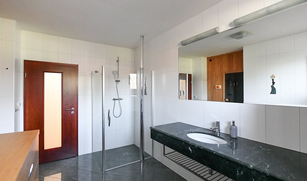 Prodej domu 270 m² s pozemkem 654 m², Jesenice – náhled fotky 8