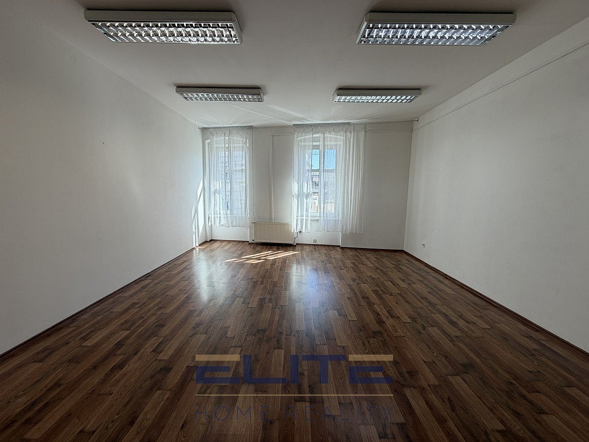 Pronájem kanceláře 33 m² – fotografie 2