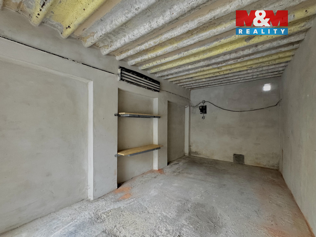 Pronájem garáže, 15 m2, Brno, ul. Sazenice – fotografie 3