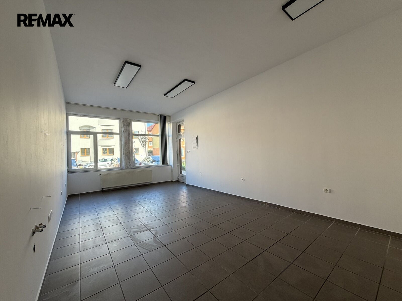 Pronájem obchodních prostor 42 m² – fotografie 3
