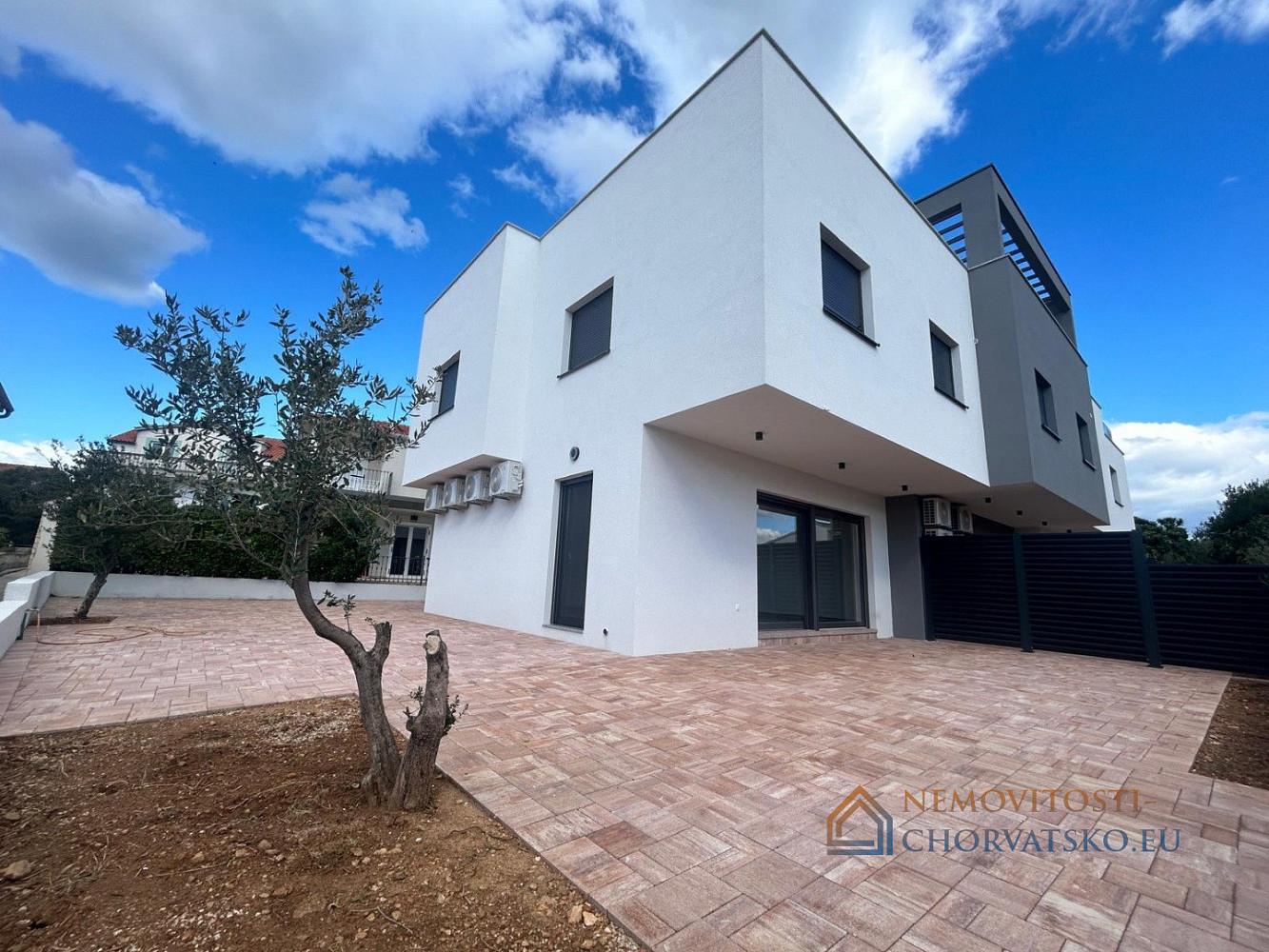 Prodej bytu 6+kk 136 m² - Widok 2