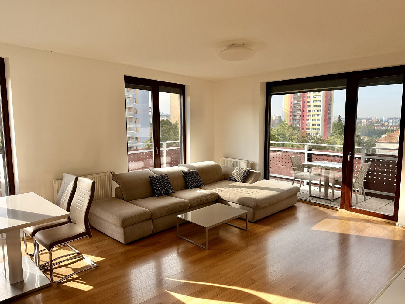 Pronájem bytu 3+kk 72 m² – fotografie 2