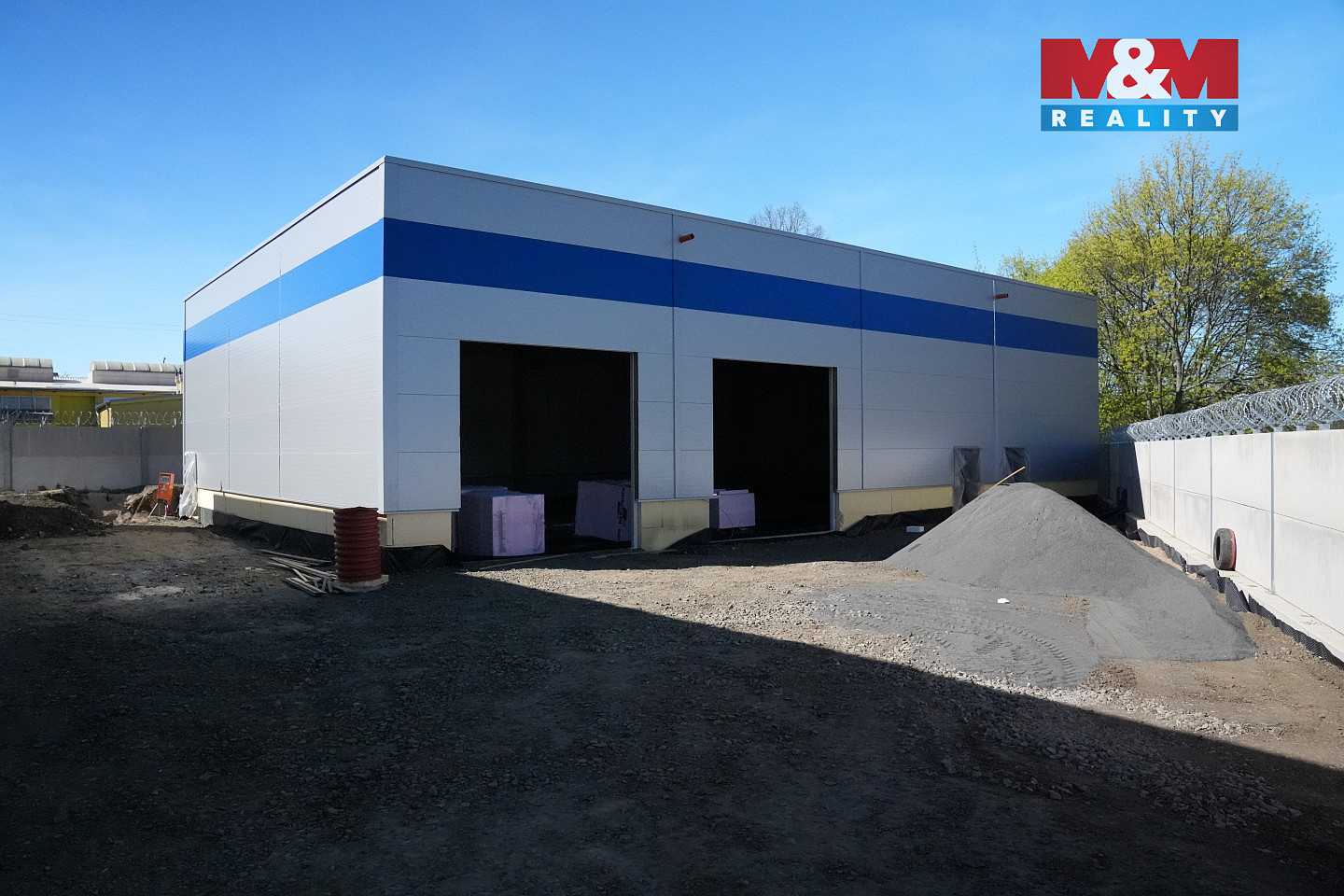 Pronájem skladovacích prostor 2 100 m² – fotografie 3