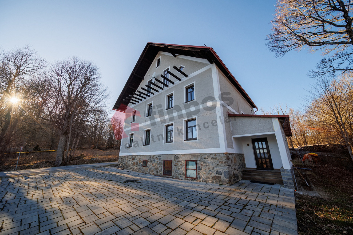Prodej domu 197 m² s pozemkem 283 m² – fotografie 2