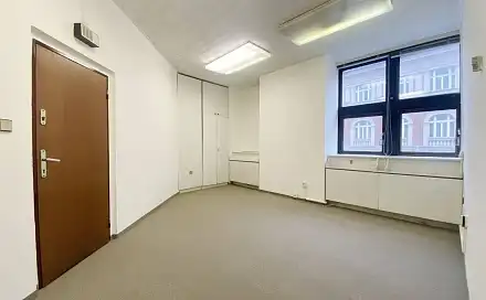 Pronájem kanceláře 20 m², Na Moráni, Praha 2 - Nové Město