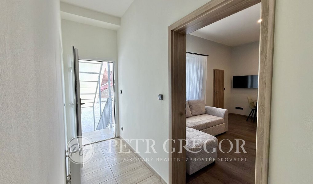 Pronájem bytu 1+kk 25 m², Poděbrady – náhled fotky 4