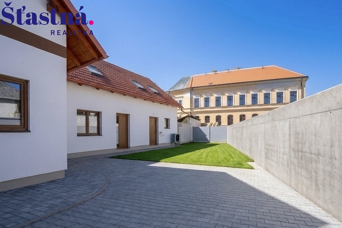 Prodej domu 193 m² s pozemkem 394 m² – pohled 2