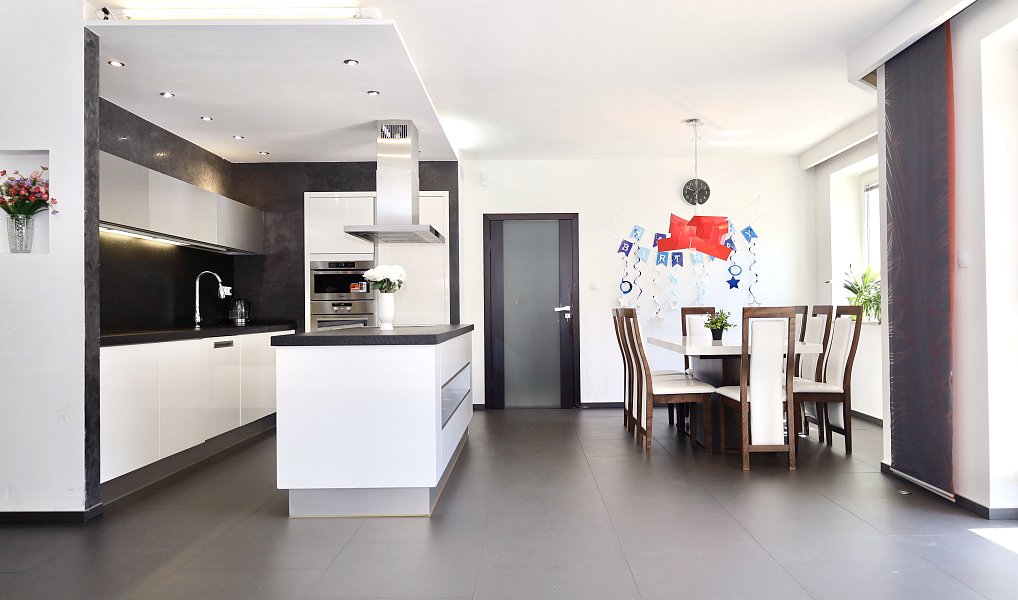 Prodej domu 300 m² s pozemkem 444 m², Praha – náhled fotky 5